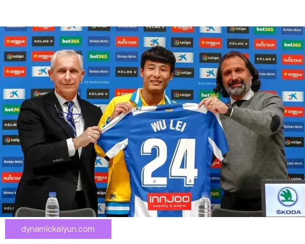 足球队名由来与历史背景紧密相关，其中许多队名源自地理位置、创始人或文化传统。